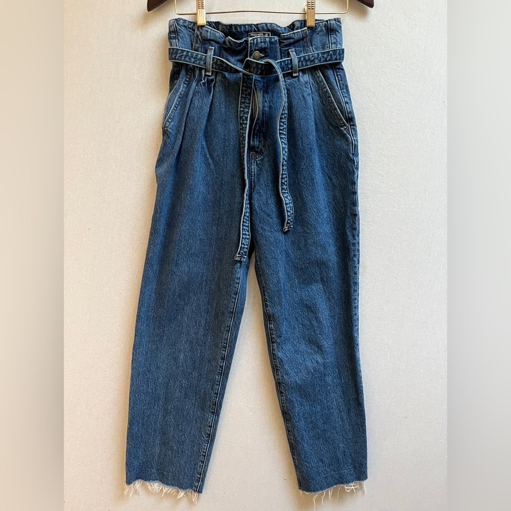 Abercrombie and Fitch Denim Paperbag Waist Relaxed Mom Jeans 27
